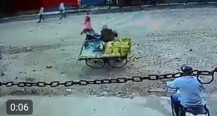 Policeman suspended for harassing vendor