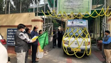 IIT (BHU) Director Flags off Shop-on-wheels