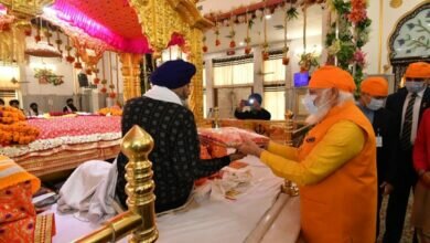 PM visits Gurudwara Rakabganj, pays tribute to Guru Teg Bahadur